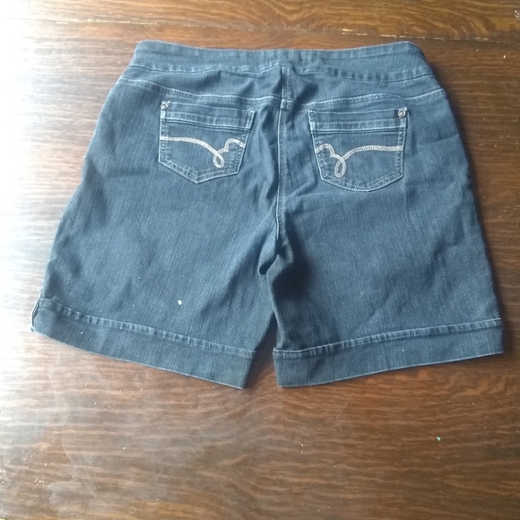 Reitmans Jean shorts - Picture 2 of 4